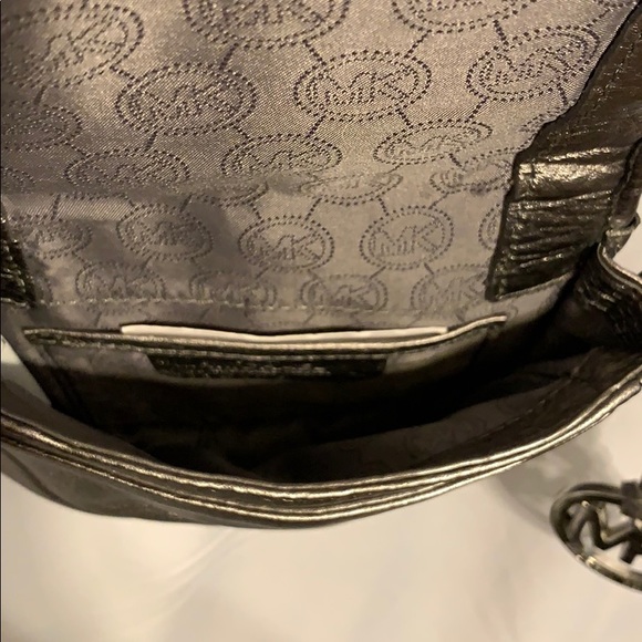 Michael Kors rabbit for a cross body in silver - Picture 4 of 5
